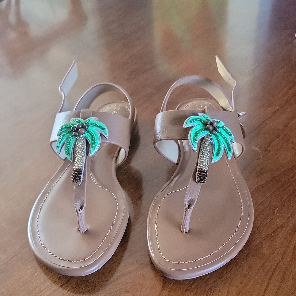 NEW Women's Tan Sandals with Palm Tree Accent